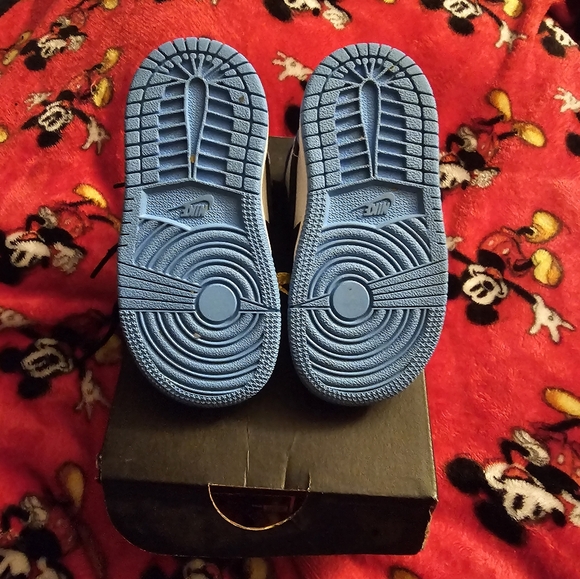 Jordan 1 retro High OG - Picture 5 of 8